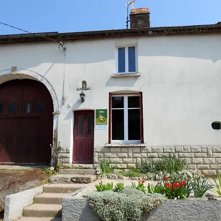 De Charme Avec Jardin Clos, Terrasse Couverte Et Poele A Bois A Breuvannes-en-bassigny - Fr-1-611-44 Breuvannes