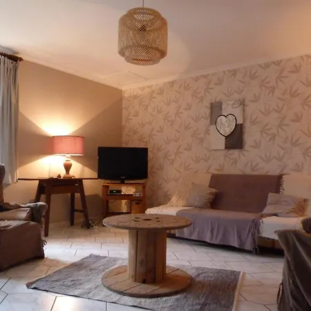 De Charme Avec Jardin Clos, Terrasse Couverte Et Poele A Bois A Breuvannes-en-bassigny - Fr-1-611-44 *